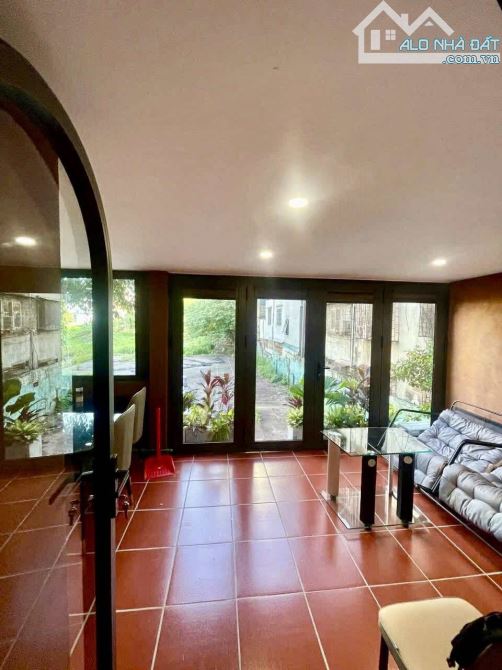 NHỈNH 8 tỷ CÓ CĂN HỘ PHỐ LỚN 80m2- 3 BƯỚC RA NHÀ HÁT LỚN - THOÁNG SÁNG - 3