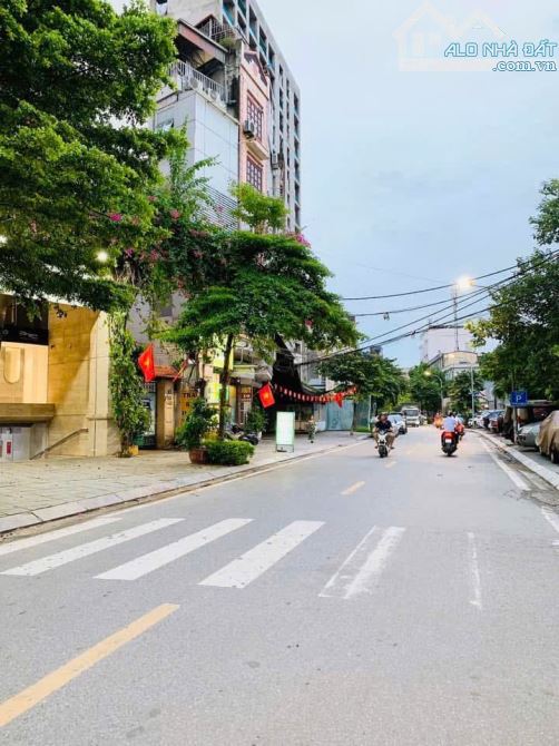 BÁN NHÀ - HOÀNG HOA THÁM - 38m - 4 tầng - MT4m  -12,99 tỉ- DÂN XÂY - Ô TÔ ĐỖ CỬA -THÔNG - - 3