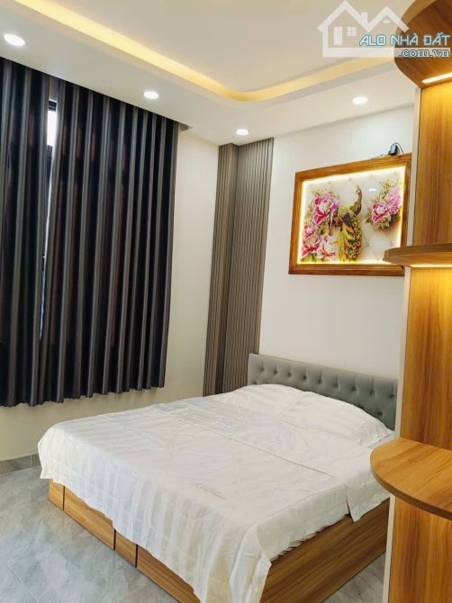NHÀ MỚI - ĐẸP - GIÁ RẺ. VỊ TRÍ VÍP HẺM XE HƠI CHỈ 30M RA LÊ VĂN KHƯƠNG. - 3