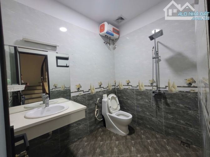 NHÀ ĐẸP THẠCH BÀN , CHỈ HƠN 5TỶ , THIẾT KẾ 5 TẦNG CHỦ CẦN BÁN GẤP - 3