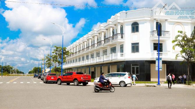 CHÍNH CHỦ BÁN NHANH CĂN SHOPHOUSE 1 TRỆT 2 LẦU TRONG KCN BÀU BÀNG GIÁ 2TY250 - 3