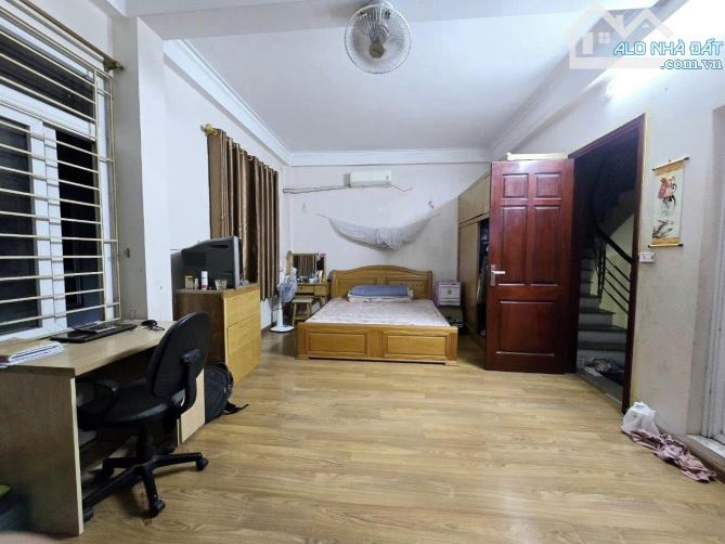 Bán nhà Phường TRƯƠNG ĐỊNH, 3 nhà ra ô tô tránh - 5 Tầng - 40m - Zá chỉ 7 t.ỷ . - 3