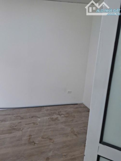 Cho thuê Tập thể tầng 4 Nam Đồng, 110m2, 4 ngủ, 2 vệ sinh, 10 triệu vào ngay - 3