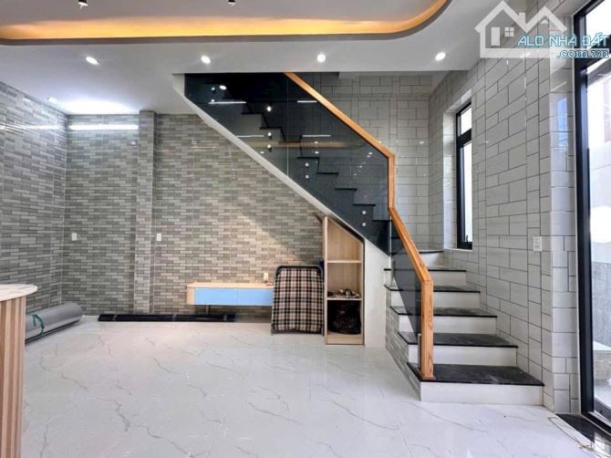 BÁN NHÀ MỚI XÂY ĐẸP HẺM Ô TÔ NGUYỄN THÔNG - 3