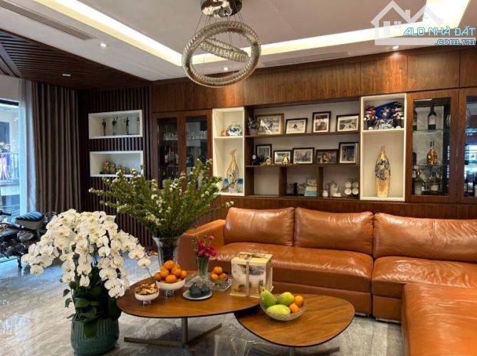 Bán nhà NGUYỄN CHÍ THANH , 125m2c, gara ô tô, 3 mặt thoáng - 3