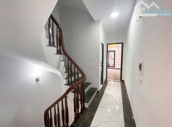 Cho thuê nhà nguyên căn ngõ 249 Yên Duyên , 5 tầng, 40m2, 6 ngủ, giá 11 triệu - 3