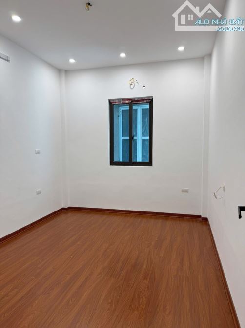 Bán gấp nhà riêng 43m , 5 Tầng, 4 ngủ + wc . Tứ Hiệp - Thanh trì - Hà Nội .giá 8.7 tỷ - 3