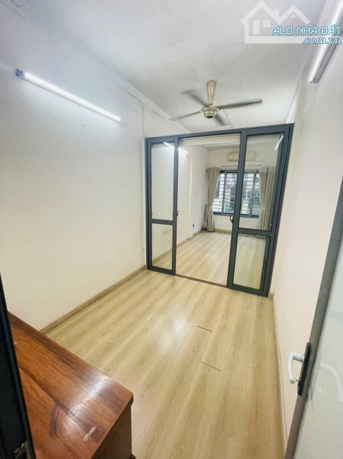 Cho thuê nhà nguyên căn ngõ 219 Tôn Đức Thắng, 33m2 x 4 tầng, 4 ngủ,.3 wc, 12 Triệu - 3