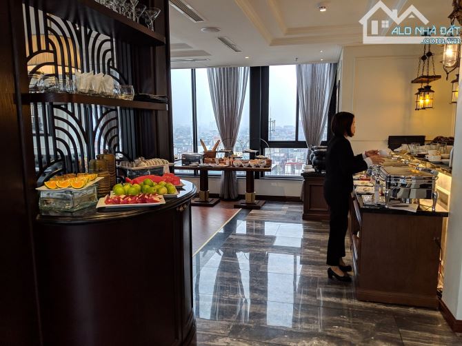 Bán khách sạn mặt phố Hàng Điếu, 180m2, 11 tầng, 175 tỷ, Doanh thu 2,6 tỷ/tháng
