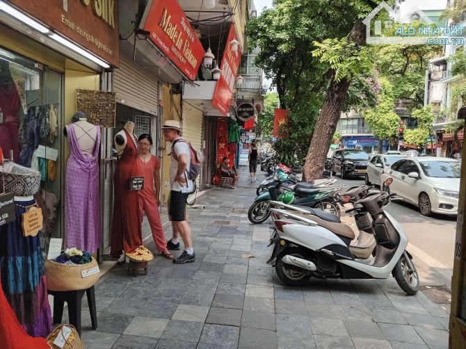 Bán nhà mặt phố Hàng Bông 384m2, mặt tiền 14.5m, giá 189 tỷ