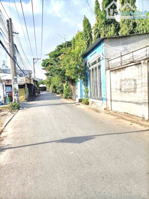 Nhà 2 tầng mặt tiền cây da xề gần siêu thị go QL1k dt 100m - 4