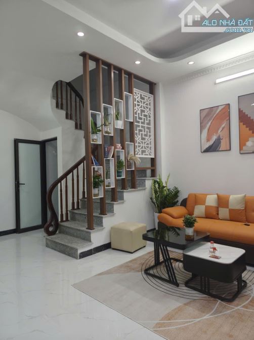 NHÀ ĐẸP PHỐ NGỌC TRÌ NHỈNH 6 TỶ XÍU, 5 TẦNG DTSD 40M CẦN BÁN GẤP 🏠🏠🏠 - 4