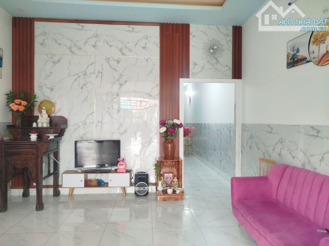 Nhà bán mặt tiền đường Cách Tỉnh Lộ 8 300m gần Trường Học Phước Vĩnh An 6x20 xây dựng full - 4