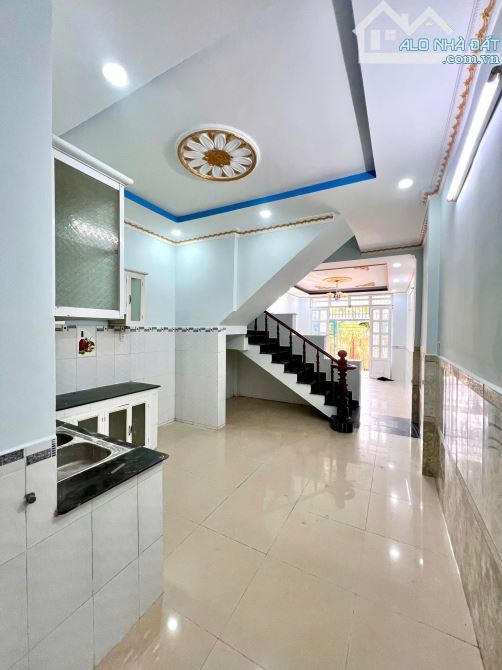 BÁN NHÀ 56 M2- 3 PHÒNG NGỦ- 2 WC- GIÁ 1 TỶ 880TR -GẦN CHỢ NGÃ 5 VĨNH LỘC - GIÁ TỐT - 4