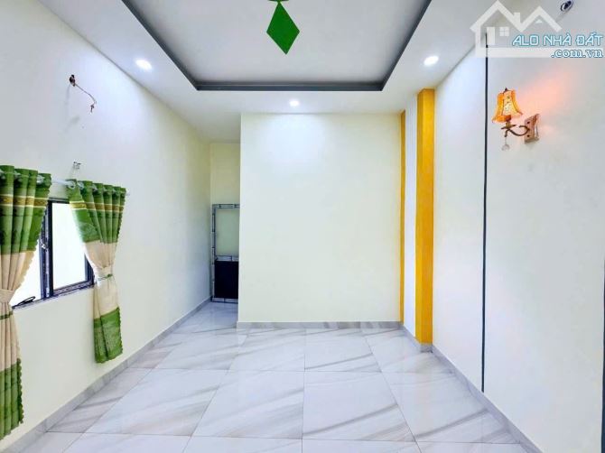 Bán nhà ngay Vườn Lài, Q.12. Giá: 2 tỷ 120tr/ sổ hồng riêng. DT: 68m2 - 4