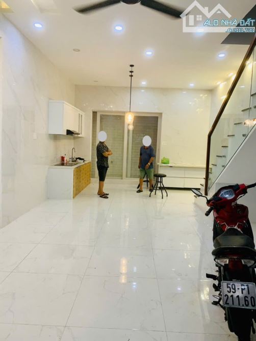 BÁN NHÀ HẺM XE HƠI BÀNH VĂN TRÂN 4 TẦNG 5,3X12 NGAY CMT8-CV LÊ THỊ RIÊNG CHỈ 10,4 TỶ - 4