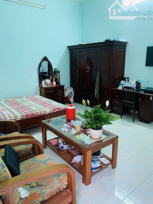 🏡 Cần bán Nhà mặt tiền (1T1L, 4PN, 3WC, sân đậu 5 ô tô) – Nguyễn Kim, P.4 – 180m² – 23 tỷ - 4