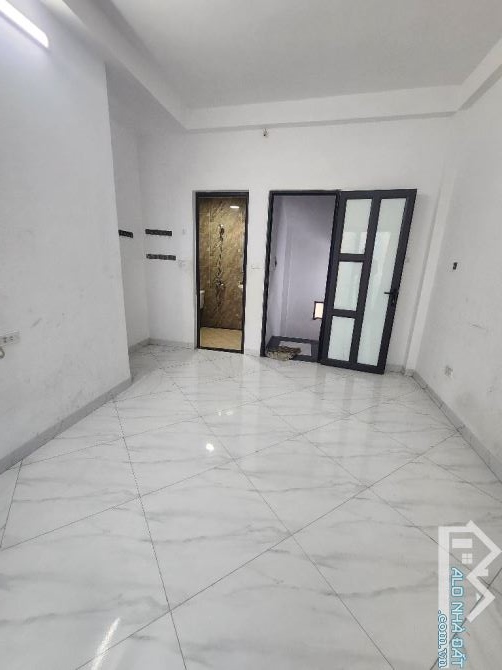 🏡 BÁN NHÀ NGUYỄN KHOÁI – 30M² – 5 TẦNG – Ô TÔ ĐỖ CỬA – Ở NGAY - 4