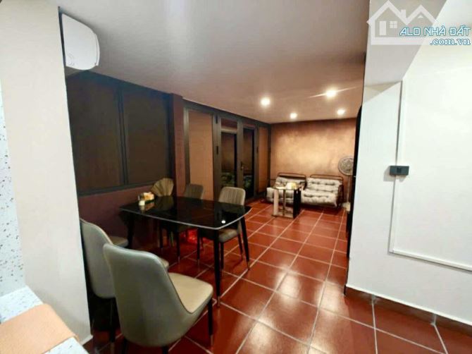 NHỈNH 8 tỷ CÓ CĂN HỘ PHỐ LỚN 80m2- 3 BƯỚC RA NHÀ HÁT LỚN - THOÁNG SÁNG - 4