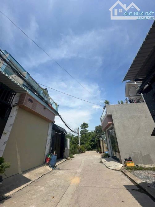 Bán nhà 1 Trệt 1 lầu 120m2 thổ cư đường ô tô (X.Thạnh Phú) chỉ 2,150 tỉ - 4