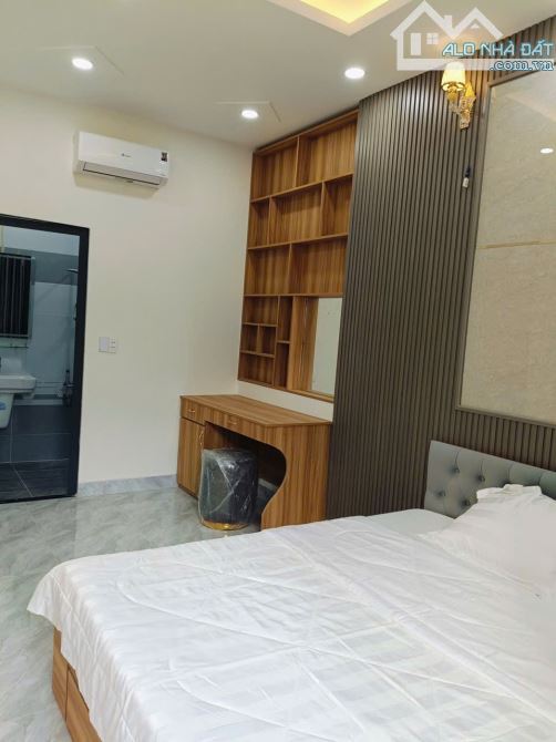 NHÀ MỚI - ĐẸP - GIÁ RẺ. VỊ TRÍ VÍP HẺM XE HƠI CHỈ 30M RA LÊ VĂN KHƯƠNG. - 4