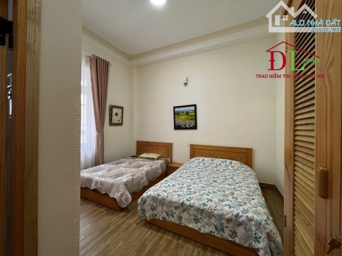 Bán biệt thự Đà Lạt, đường Ngô Tất Tố, diện tích 318,5m2, 3 tầng, 11 PN, giá 16,5 tỷ #4810 - 4