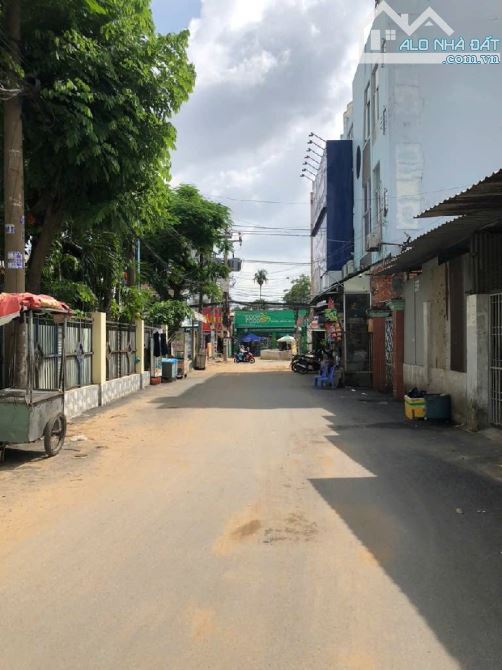 BÁN ĐẤT TẶNG NHÀ HXH – DT 208M², NGANG 12M – NGUYỄN THỊ ĐỊNH, Q2 - 4