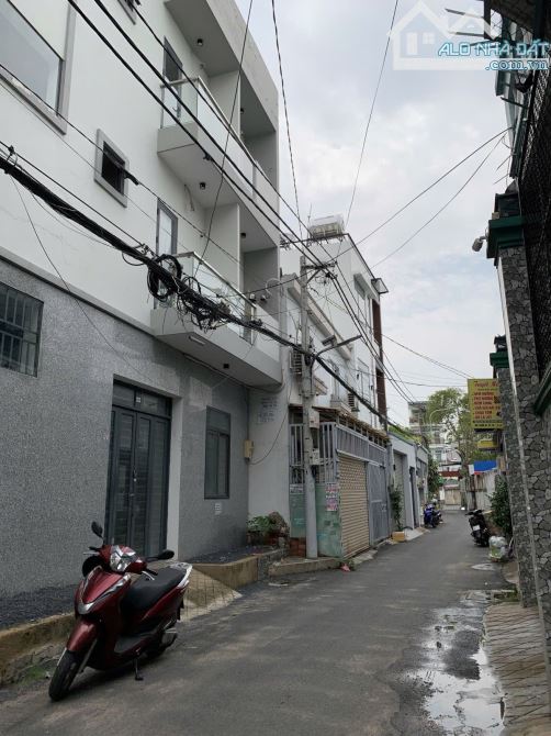 Bán CHDV 4 tầng,10 phòng doanh thu 480 triệu/ năm,ngay trung tâm thủ Đức.chỉ 11,5 tỷ - 4
