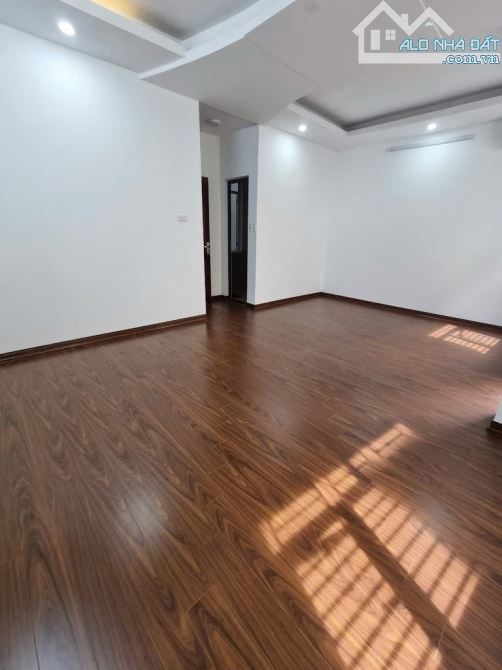 Nhà Mới 5 Tầng Trần cung gần Ngã Tư Hoàng Quốc Việt Lô Góc, Gần Phố 41m2 - 9.8 tỷ - 4