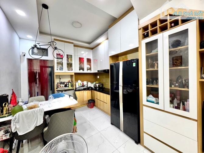 BÌNH THẠNH . HXH . 2 TẦNG . 35M2 . 2PN. 3 WC KHÉP KÍNH .FULL NỘI THẤT . - 4