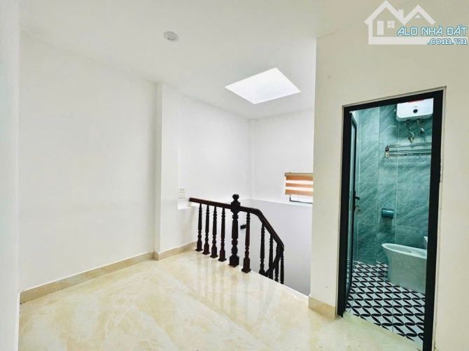 NHÀ XÂY MỚI TRẦN KHÁT CHÂN- GẦN PHỐ- CHỈ CÁCH Ô TÔ 15M- 35M2 X 5T- CHỈ NHỈNH 7 TỶ. - 4