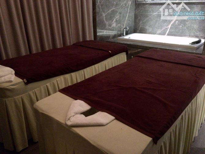 Bán khách sạn mặt phố Hàng Điếu, 180m2, 11 tầng, 175 tỷ, Doanh thu 2,6 tỷ/tháng