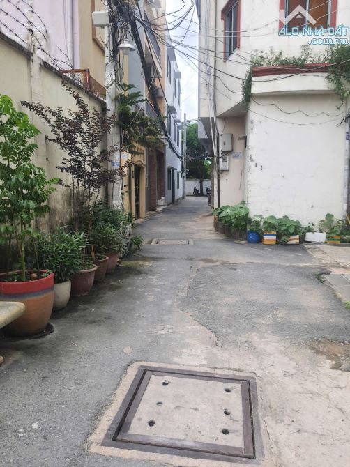 Siêu phẩm 5 tầng khu sân bay Hậu Giang - Trường Sơn - có hầm rộng - chủ xây tâm huyết - 5