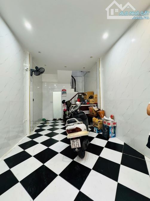Ngõ Nông - Gần Ô Tô - Kinh Doanh - Kim Mã- Ba Đình - Dt: 22m2/4tầng/3,2mMT*nhỉnh 6 tỷ - 5