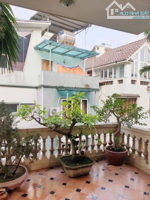 TRÍCH SÀI - LÔ GÓC - 15M RA MẶT HỒ - VF3 ĐỖ CỬA - 5