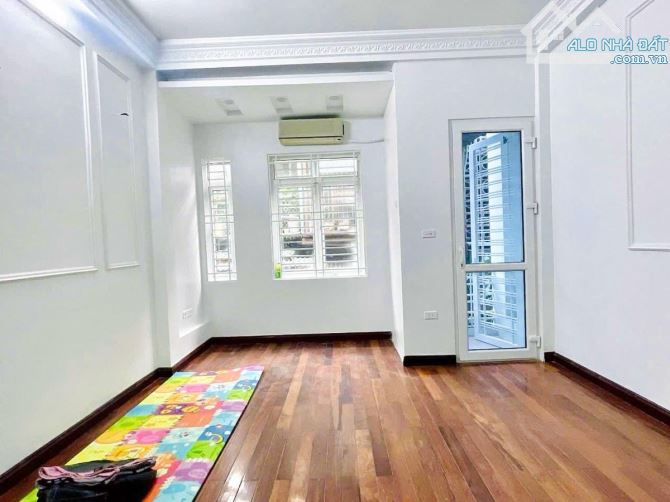 BÁN NHÀ NGUYÊN HỒNG ĐỐNG ĐA 50m 5Tầng Mt 4m GIÁ 20 TỶ PHÂN LÔ Ô TÔ TRÁNH KINH DOANH. - 5