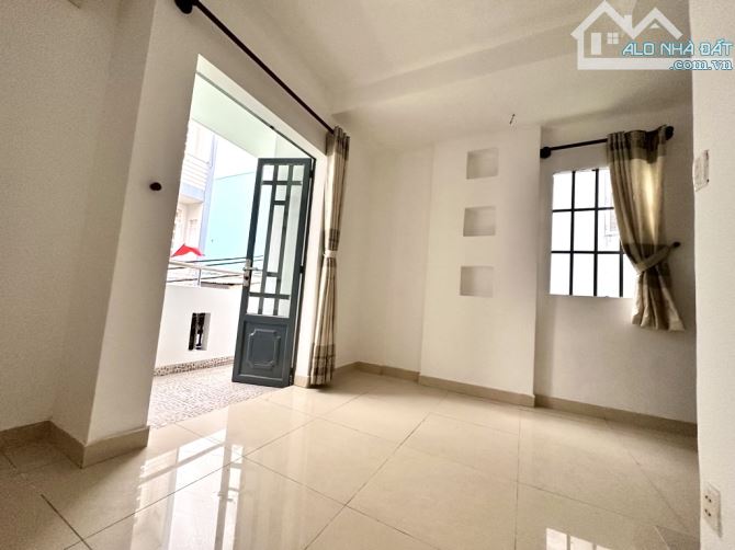 CĂN GÓC 2MT HXH NGUYỄN VĂN QUỲ, 3 TẦNG ĐÚC, 5.5M x 12M, NHỈNH 5 TỶ - 5