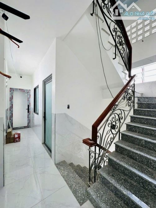 CHDV - LINH TRUNG - THỦ ĐỨC - 5 TẦNG - 90TR/THÁNG - GIÁ TỐT KHU VỰC - 5