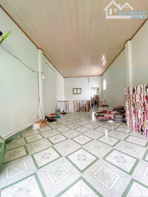 ĐƯỜNG 10M CÓ VỈA HÈ LẠC  LONG QUÂN-P.10-Q.11- DT: 3.8*13,5M- 11 TỶ 5 - 5