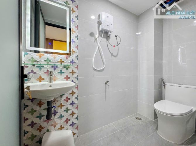 BÁN GẤP Tòa nhà CHDV - 5.58M x 20M - full nội thất ngay trường ĐH Công Nghiệp chỉ 17 tỷ TL - 5