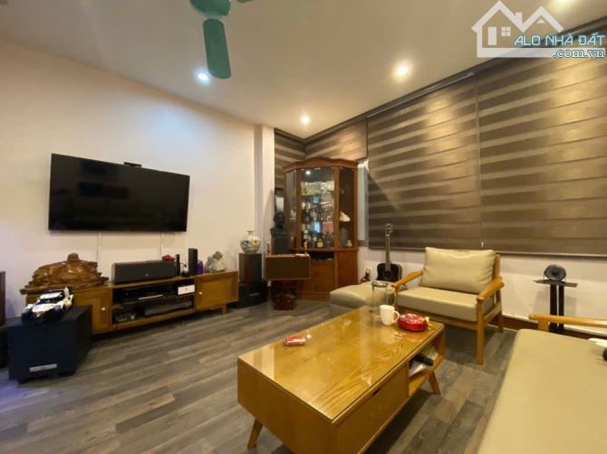 Trung Phụng - Mặt ngõ thông - Trước nhà rộng 2m - Mặt tiền 4,5m - Kinh doanh nhỏ - 5