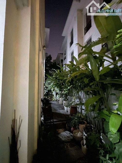 Bác chủ thiện chí bán căn Biệt Thự 215m tại KĐT Vinhomes Riverside. Thiết kế sang trọng - 5