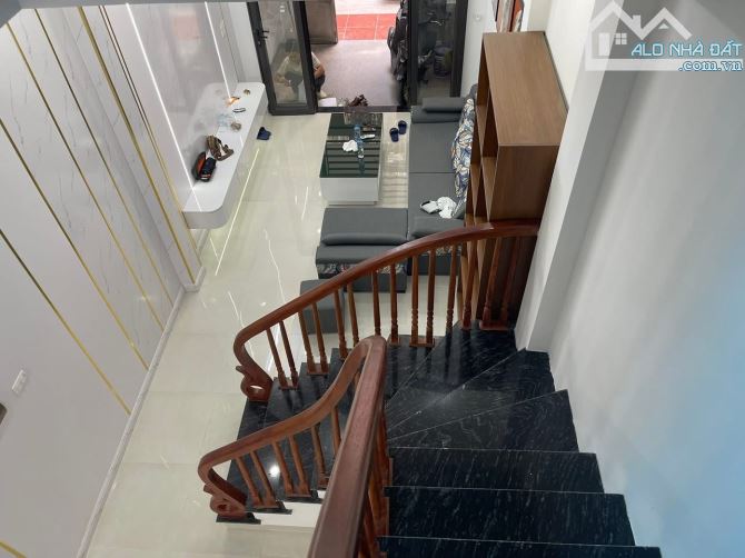 Bán gấp nhà riêng 43m , 5 Tầng, 4 ngủ + wc . Tứ Hiệp - Thanh trì - Hà Nội .giá 8.7 tỷ - 5