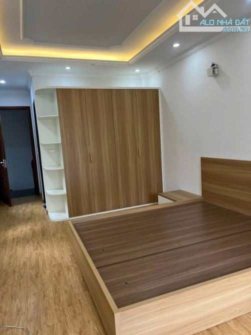 13 TRIỆU 🏡 CHO THUÊ NHÀ NGUYÊN CĂN PHỐ HỒNG TIẾN – BỒ ĐỀ 🚗 Ô TÔ NGỦ TRONG NHÀ – 3PN - 5