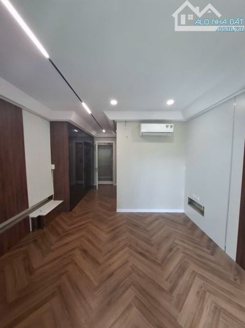 Bán nhà Hồng Tiến -Bồ Đề 6 tầng thang máy ô tô vào nhà - 6