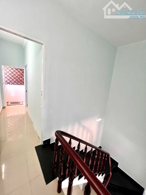 BÁN NHÀ 56 M2- 3 PHÒNG NGỦ- 2 WC- GIÁ 1 TỶ 880TR -GẦN CHỢ NGÃ 5 VĨNH LỘC - GIÁ TỐT - 6