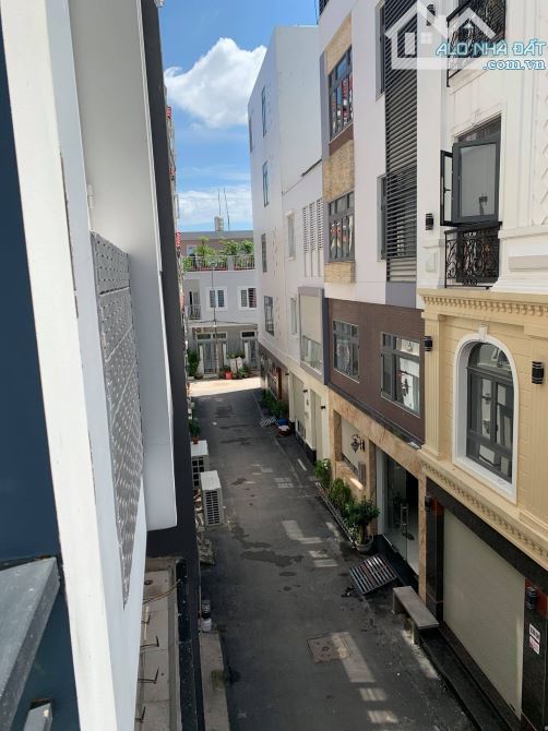 SÁT MẶT TIỀN, BÁN NHÀ BÌNH THẠNH - HẺM 5m NGUYỄN XÍ,GẦN VINCOM PLAZA 5 TẦNG,8PN 30tr/th - 6