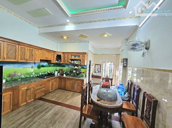 Bán Nhà Dĩ An, DT:61m2 x 2 tầng, HXH thông,SHR, chỉ 4 tỷ x - 6