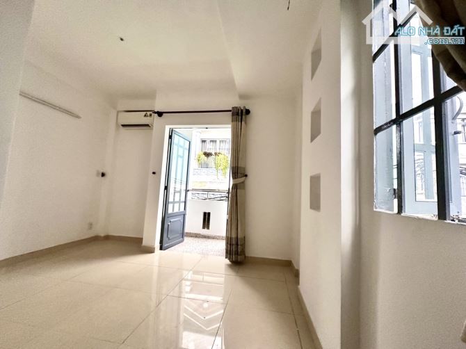 CĂN GÓC 2MT HXH NGUYỄN VĂN QUỲ, 3 TẦNG ĐÚC, 5.5M x 12M, NHỈNH 5 TỶ - 7