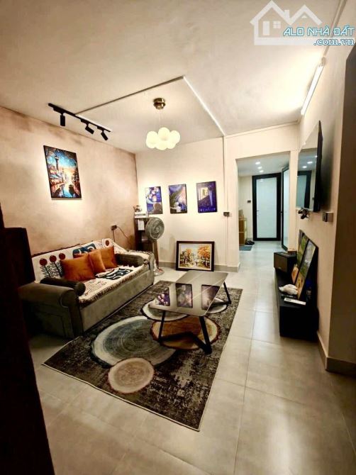 NHỈNH 8 tỷ CÓ CĂN HỘ PHỐ LỚN 80m2- 3 BƯỚC RA NHÀ HÁT LỚN - THOÁNG SÁNG - 7
